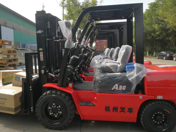 叉車轉(zhuǎn)向沉重？叫你這些方法排除！