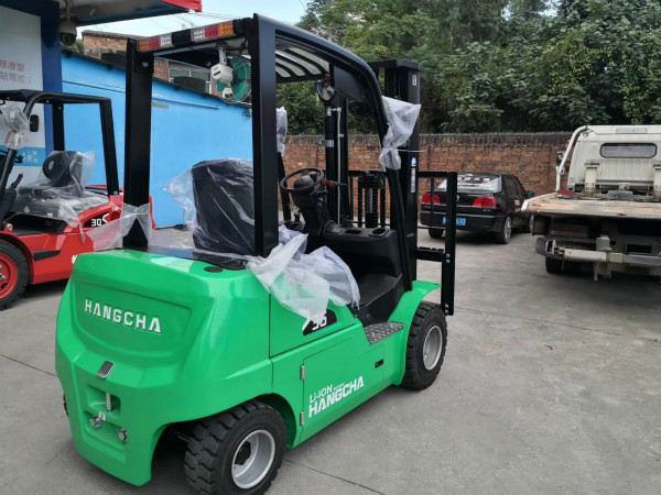 【干貨】電動(dòng)堆高車(chē)、電動(dòng)搬運(yùn)車(chē)的電機(jī)和繼電器應(yīng)該怎么保養(yǎng)？